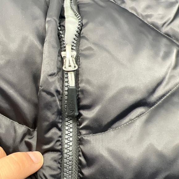 The North Face Women's Quilted Black Puffer Jacket - Picture 9 of 10